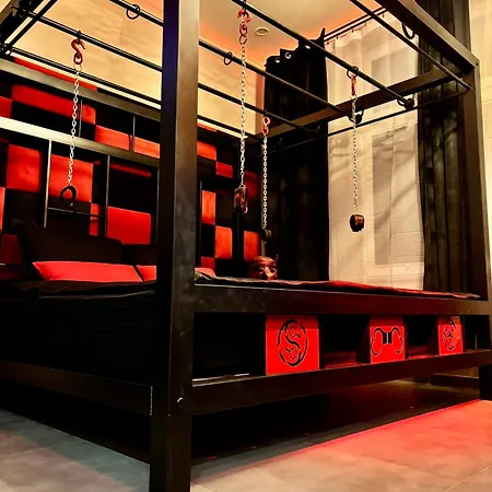 Lejlighed Bdsm - Red Box - - Adults Only